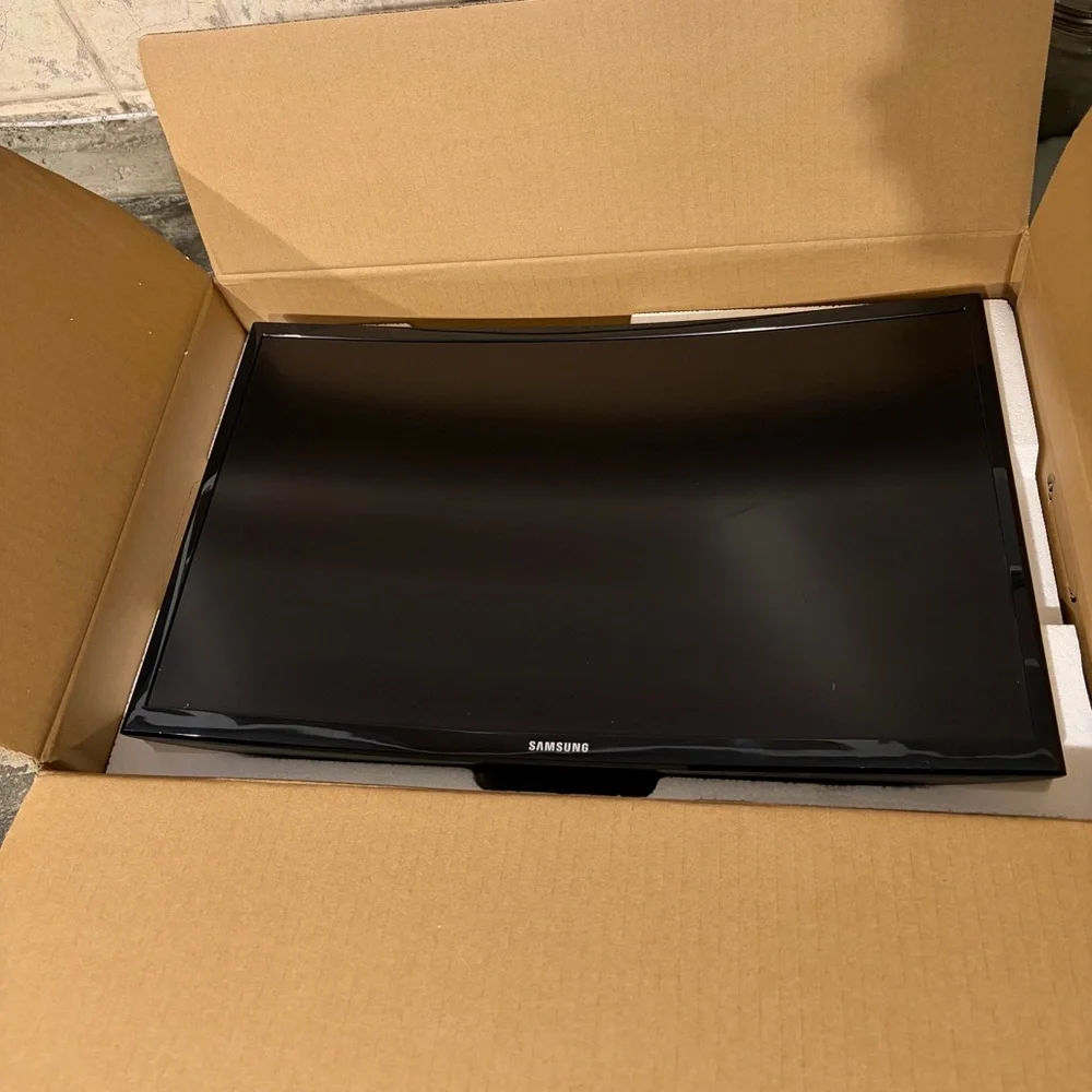Samsung Curved Black Monitor 24in